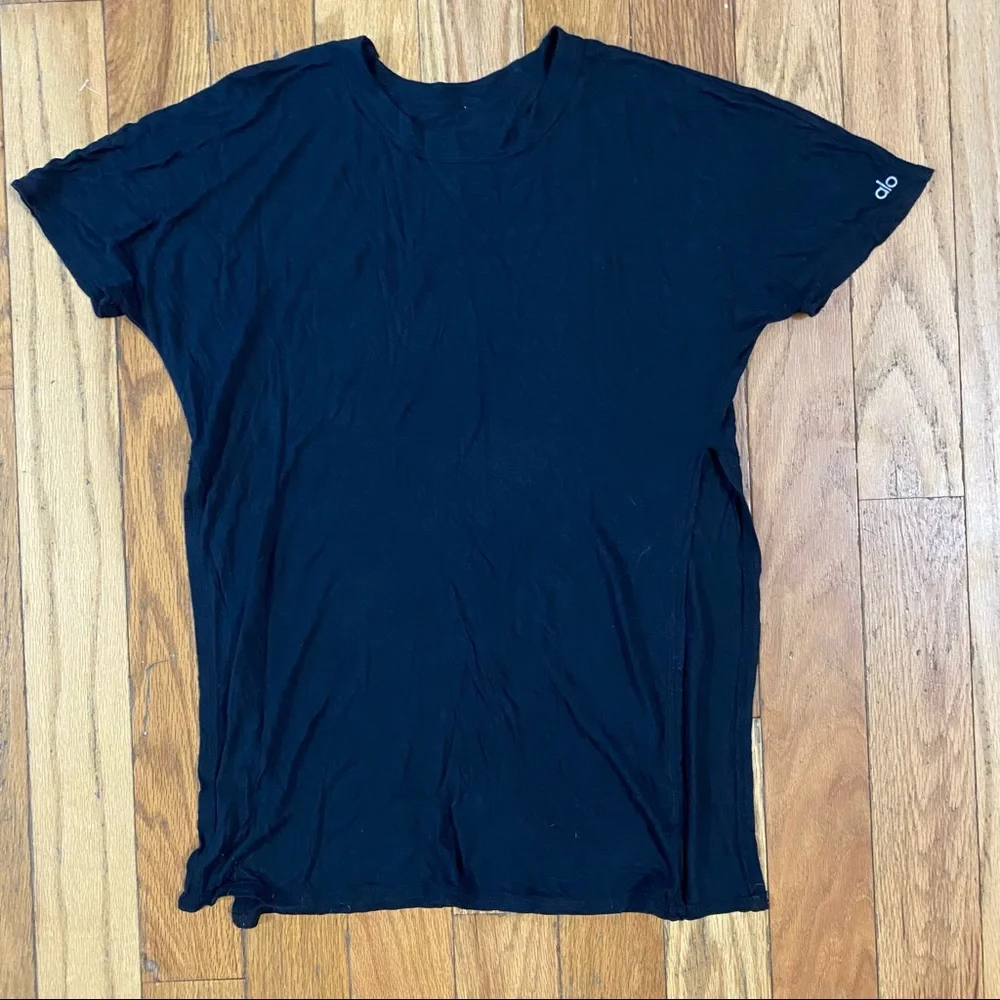 ALO Yoga Black Open Side Short Sleeve Shirt - Picture 1 of 5